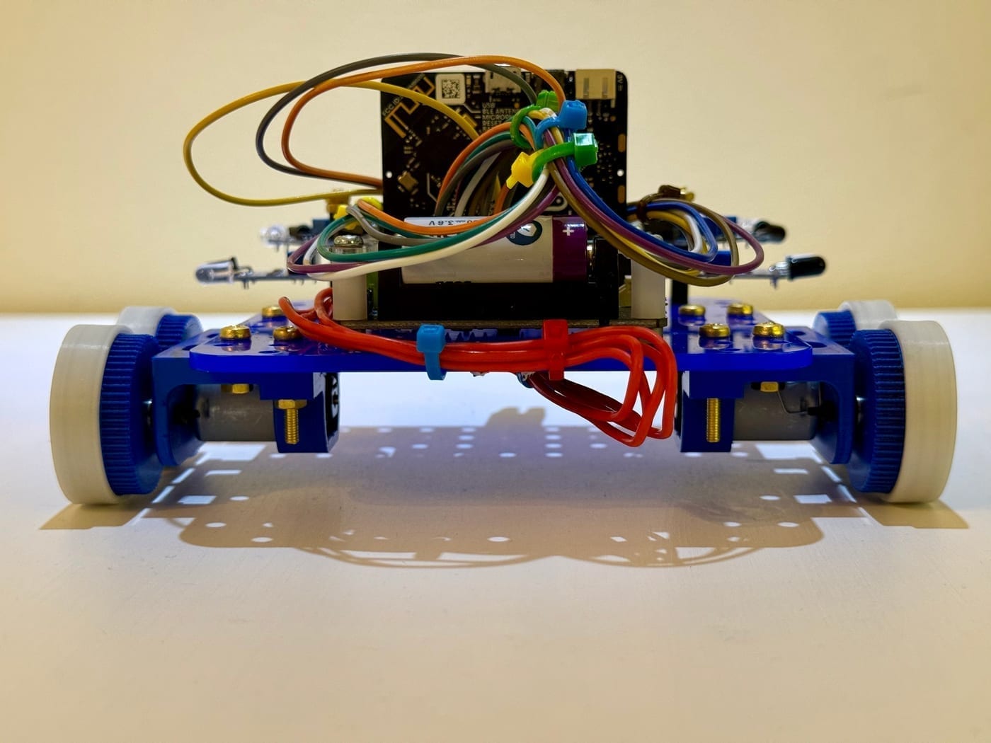 Maze navigation robot — back view